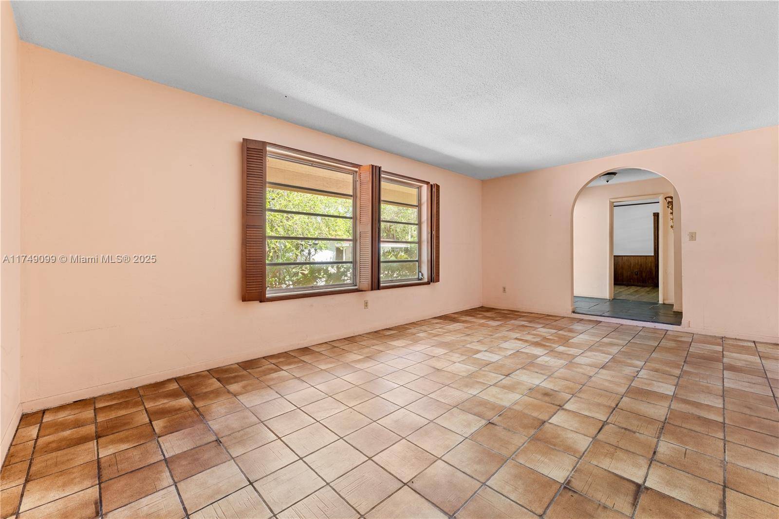 Coral Gables, FL 33133,100 W Sunrise Ave
