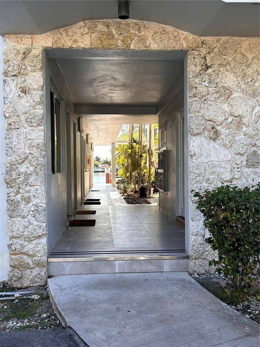 North Miami, FL 33181,2430 NE 135th St #200