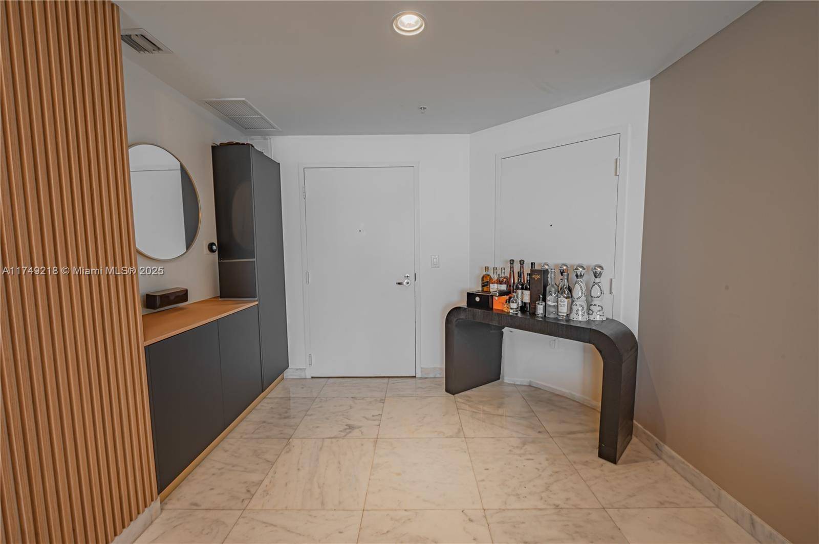 Sunny Isles Beach, FL 33160,18201 Collins Ave #1201