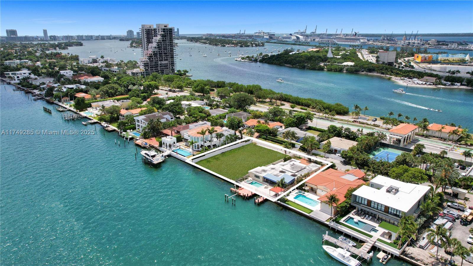 Miami, FL 33139,851 N Venetian Dr