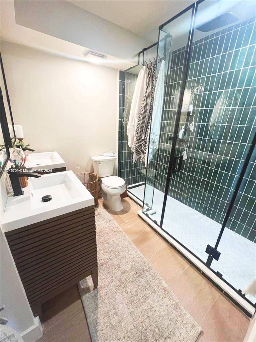 Bal Harbour, FL 33154,10185 Collins Ave #323