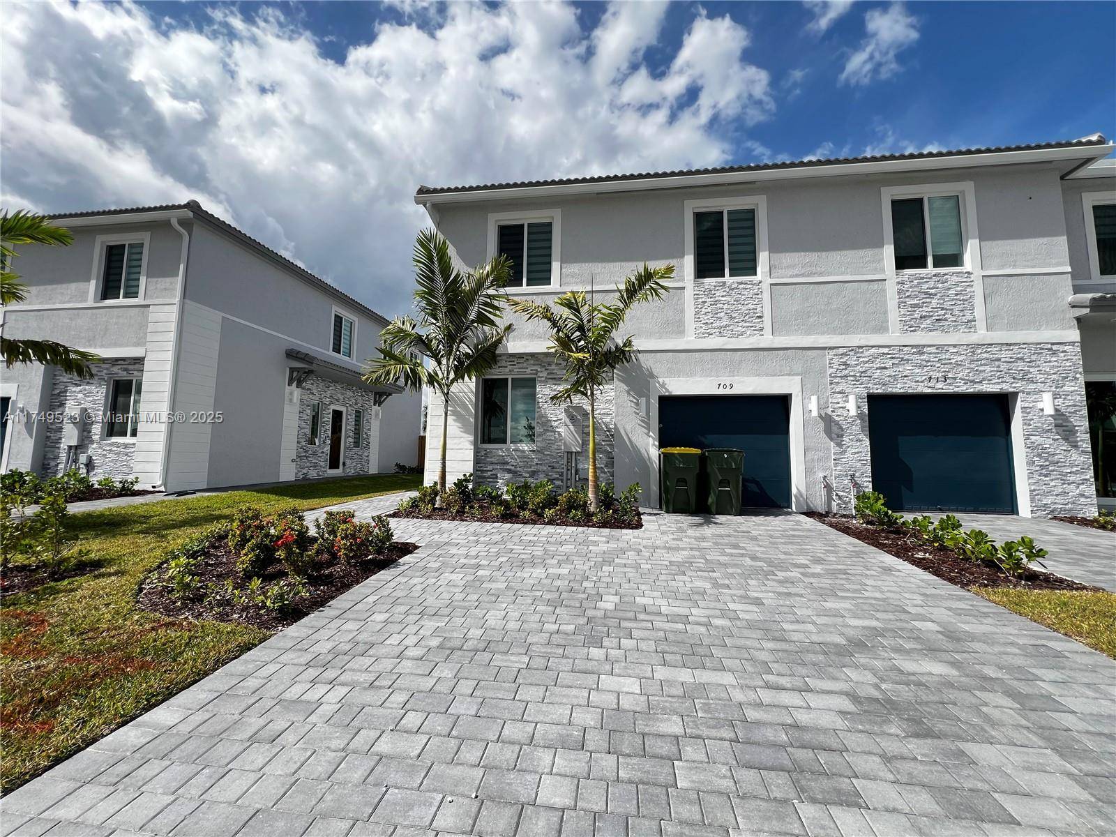 Homestead, FL 33034,709 SE 13th St Cir #709