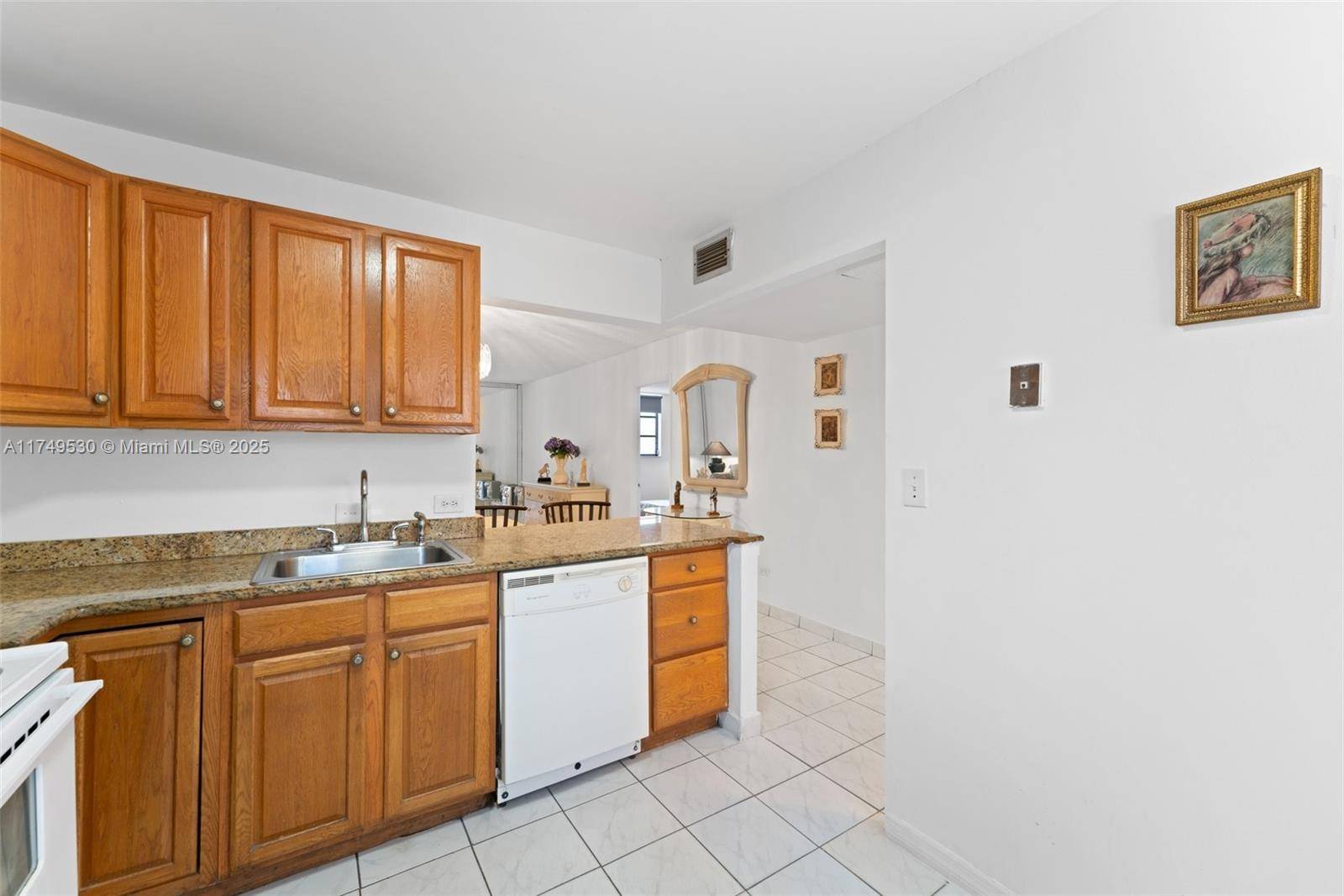 Miami, FL 33179,445 NE 195th St #324