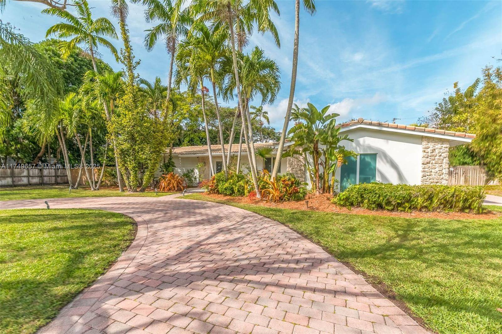 Pinecrest, FL 33156,7405 SW 132nd St