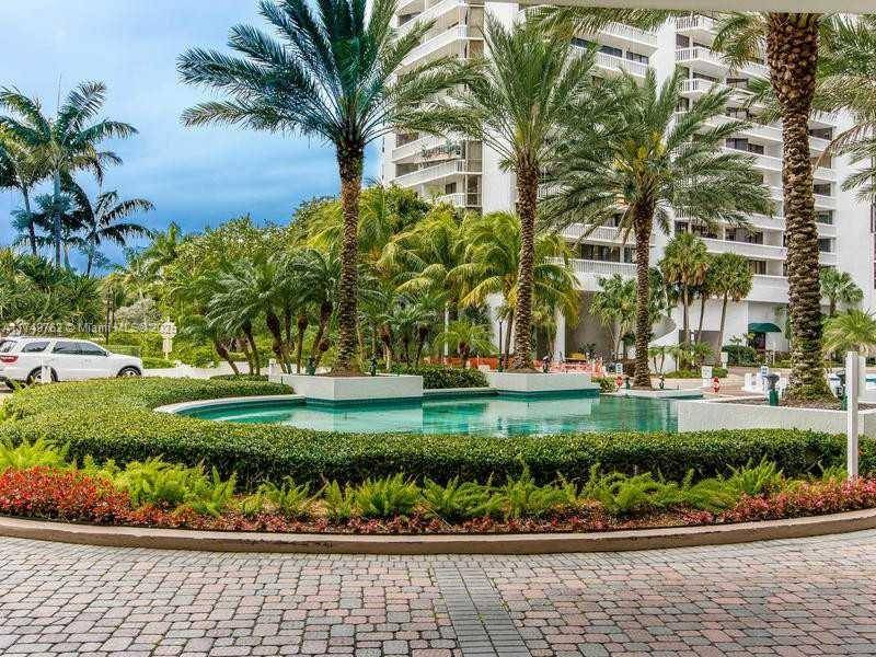 Aventura, FL 33180,20201 E Country Club Dr #2203