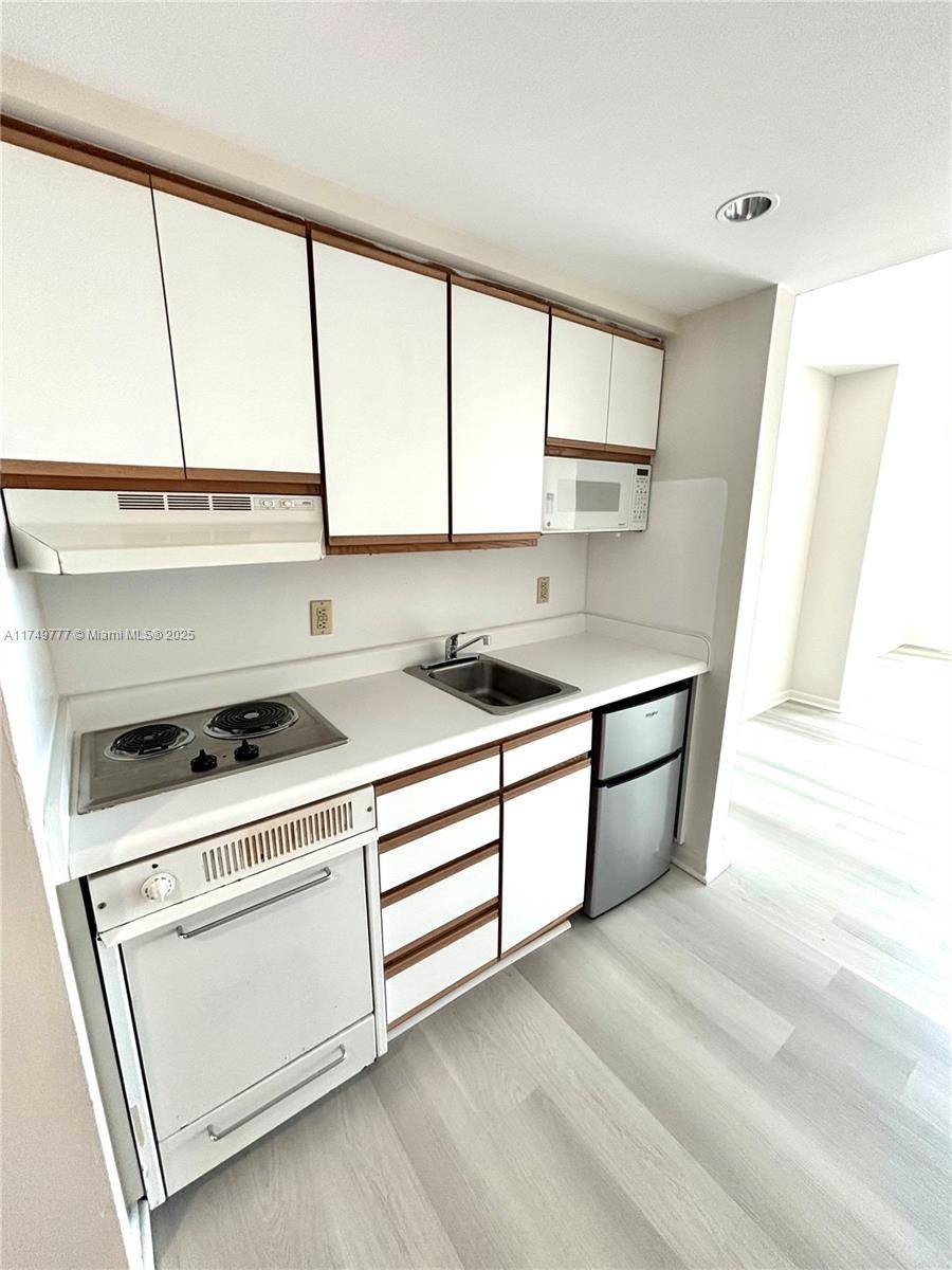 South Miami, FL 33143,5741 SW 72nd St #5741