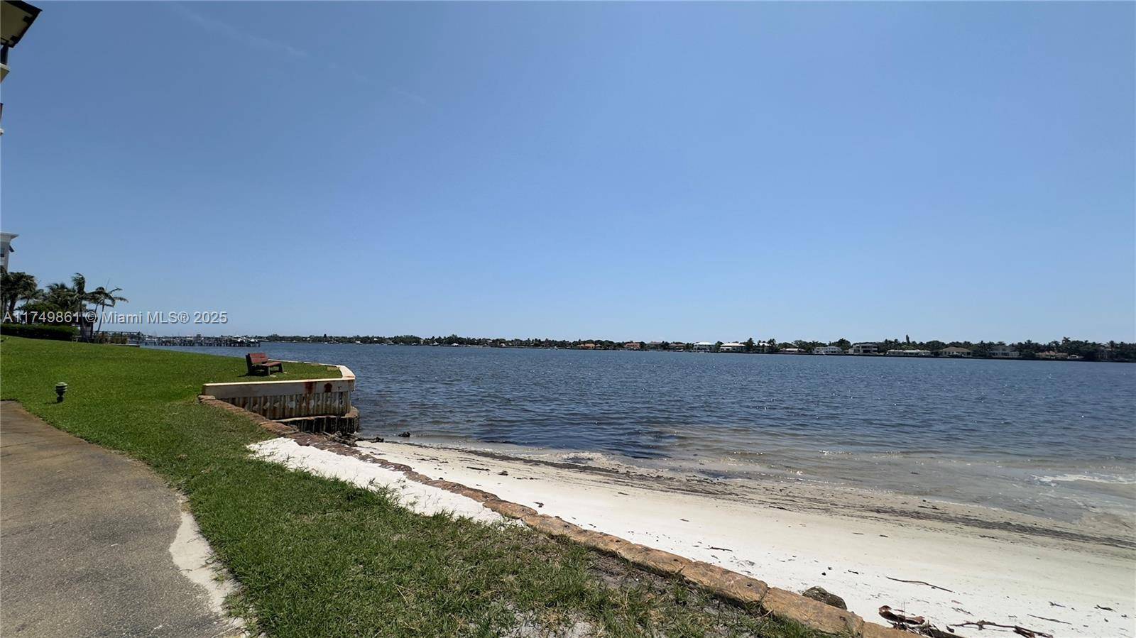 Hypoluxo, FL 33462,7030 Half Moon Cir #121