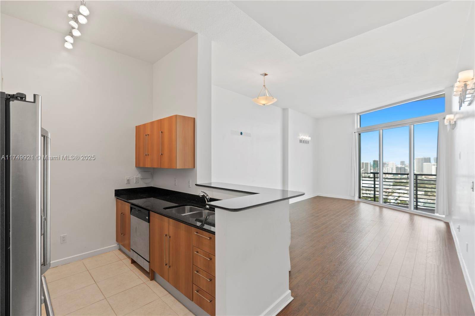 Miami, FL 33131,335 S Biscayne Blvd #UPH02