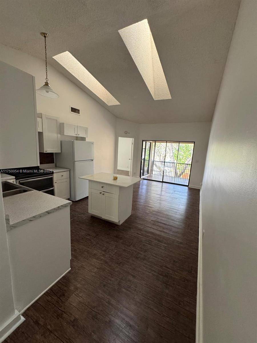 Lauderhill, FL 33313,2541 NW 56th Ave #2-19