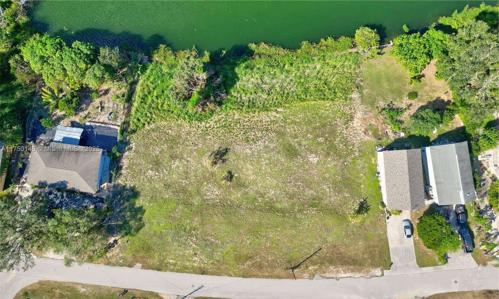 Lake Placid, FL 33852,215 Rachard Blvd