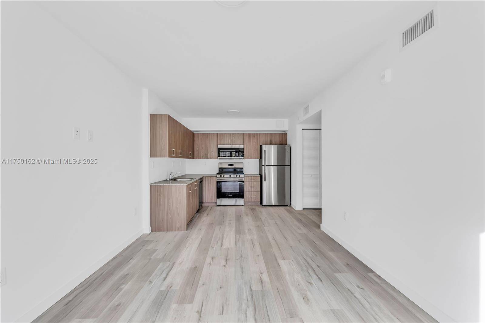 North Miami Beach, FL 33169,175 NW NW 160TH ST #101
