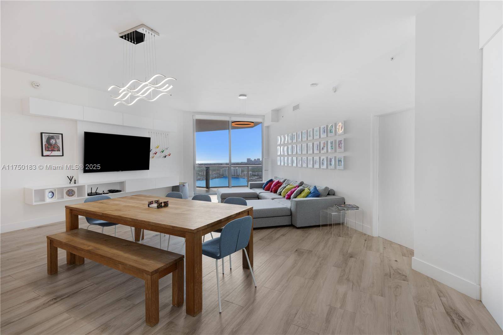 North Miami Beach, FL 33160,17111 Biscayne Blvd #LPH8