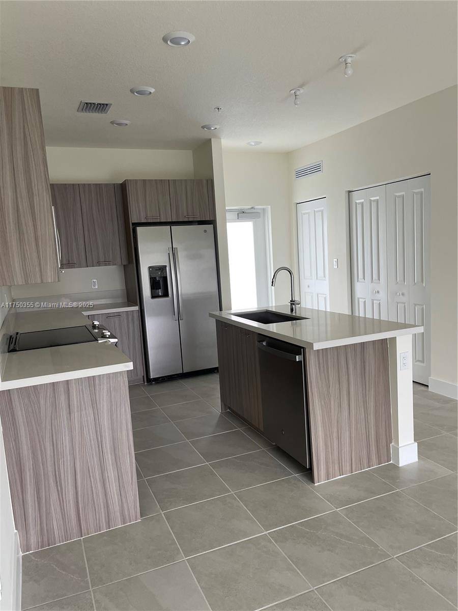 Doral, FL 33166,8201 NW 41 ST #203