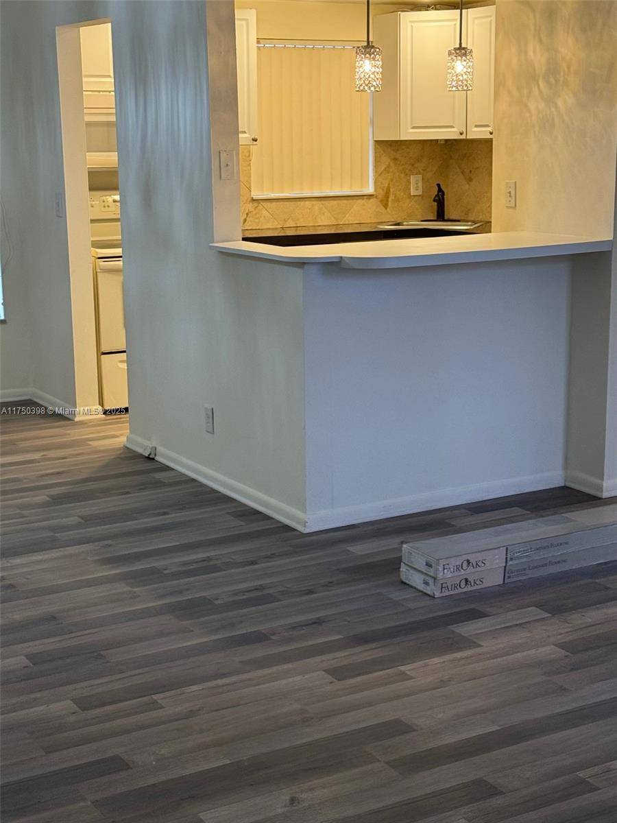 Coral Springs, FL 33065,3100 Riverside Dr #305