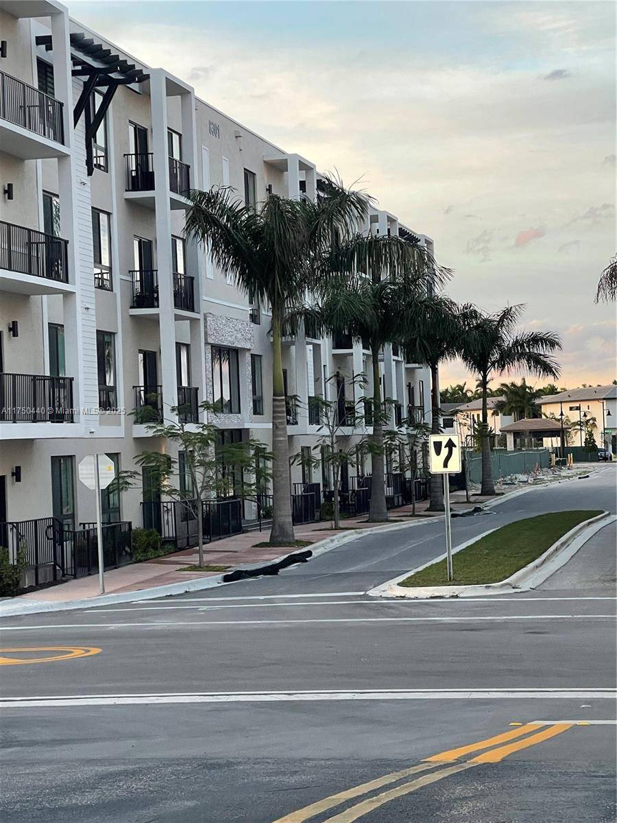 Doral, FL 33166,8265 NW 41 ST #105
