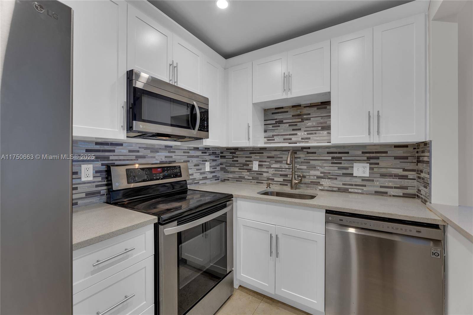 Pompano Beach, FL 33060,101 E Mcnab Rd #210