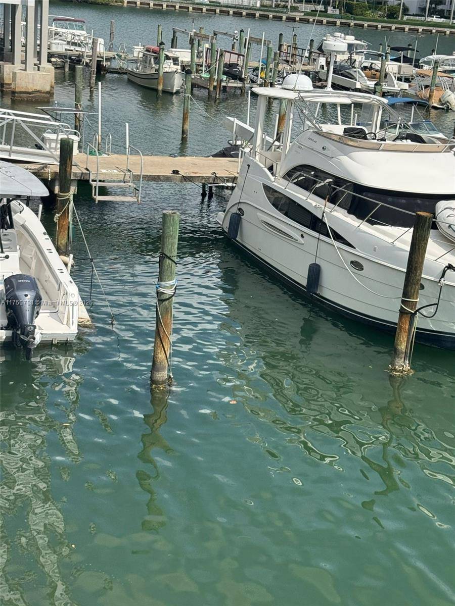Aventura, FL 33160,18041 Biscayne Blvd
