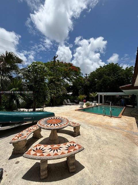 South Miami, FL 33155,6440 Miller Dr