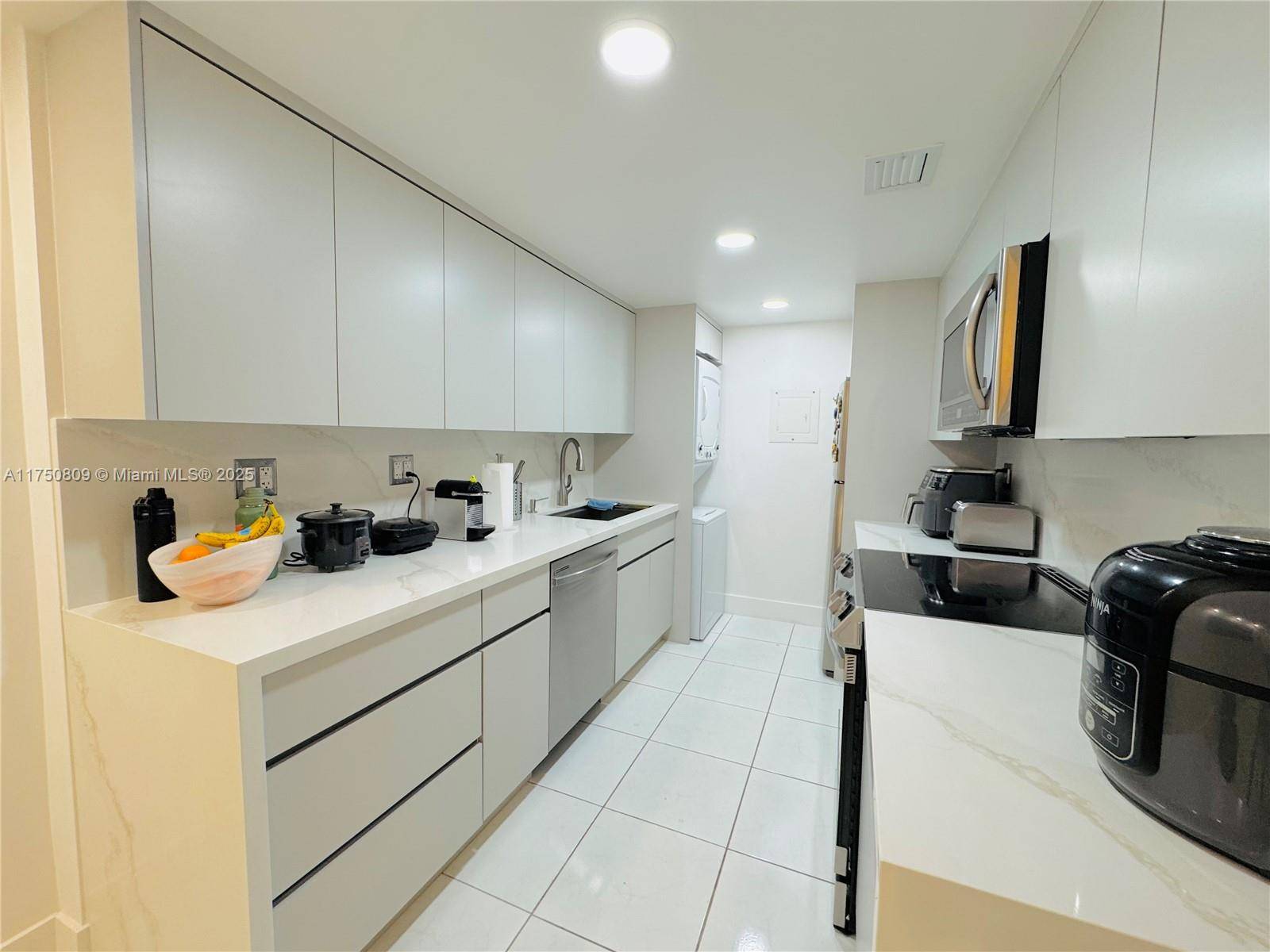 Miami, FL 33156,9394 SW 77th Ave #F1