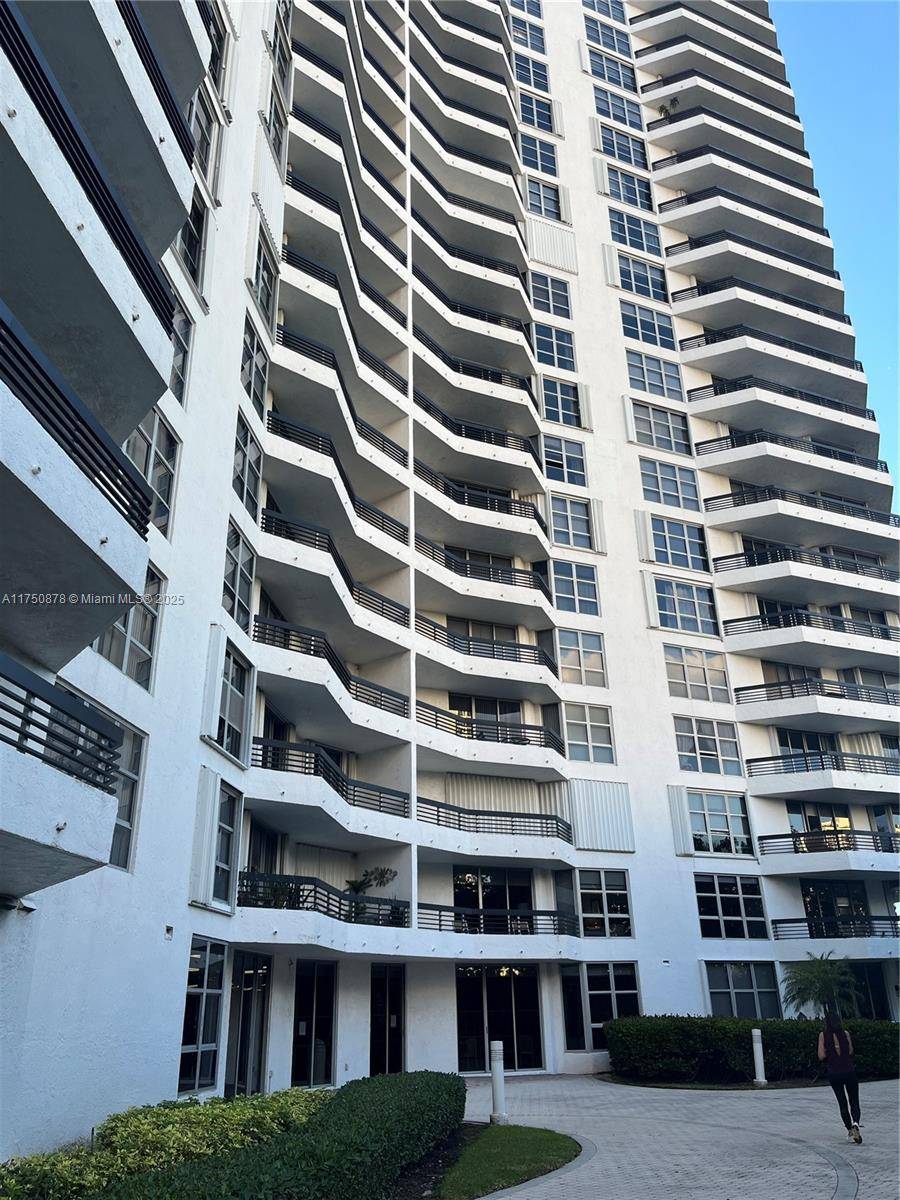 Aventura, FL 33180,3400 NE 192nd St #210