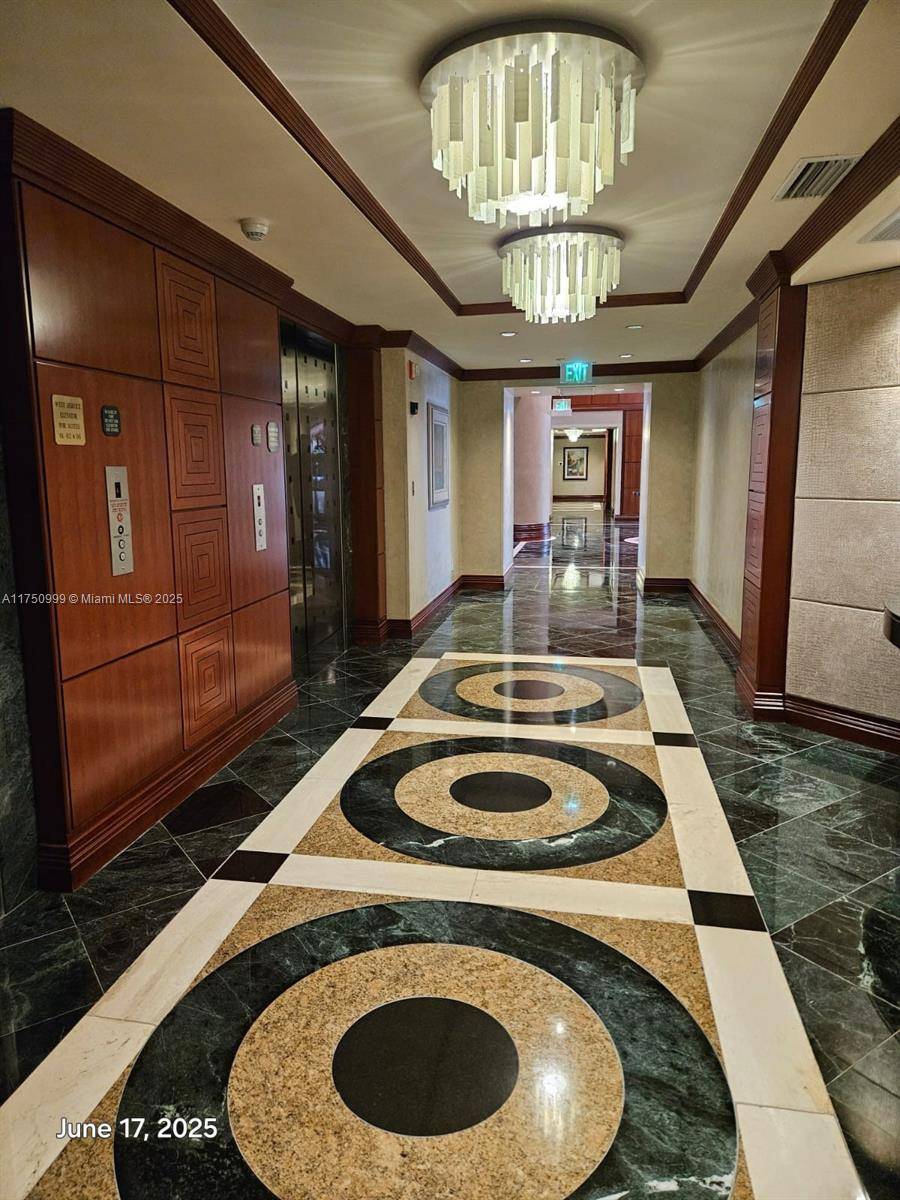 Aventura, FL 33180,21050 Point Pl #501
