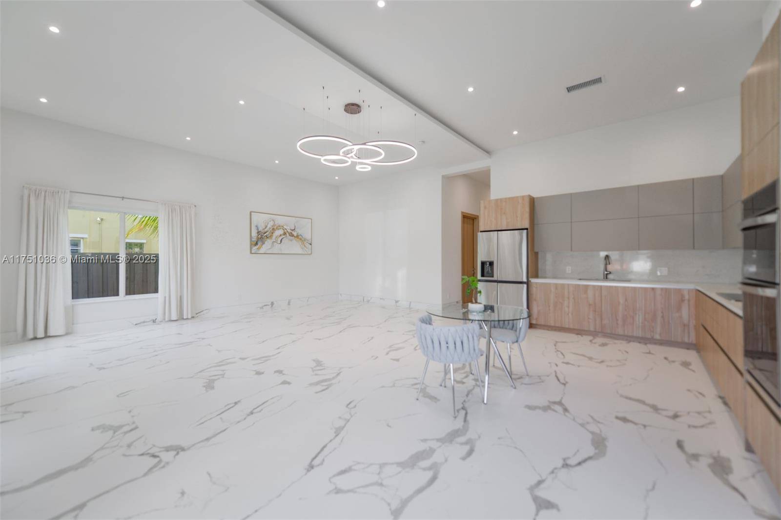 Hallandale Beach, FL 33009,635 SW 9th St