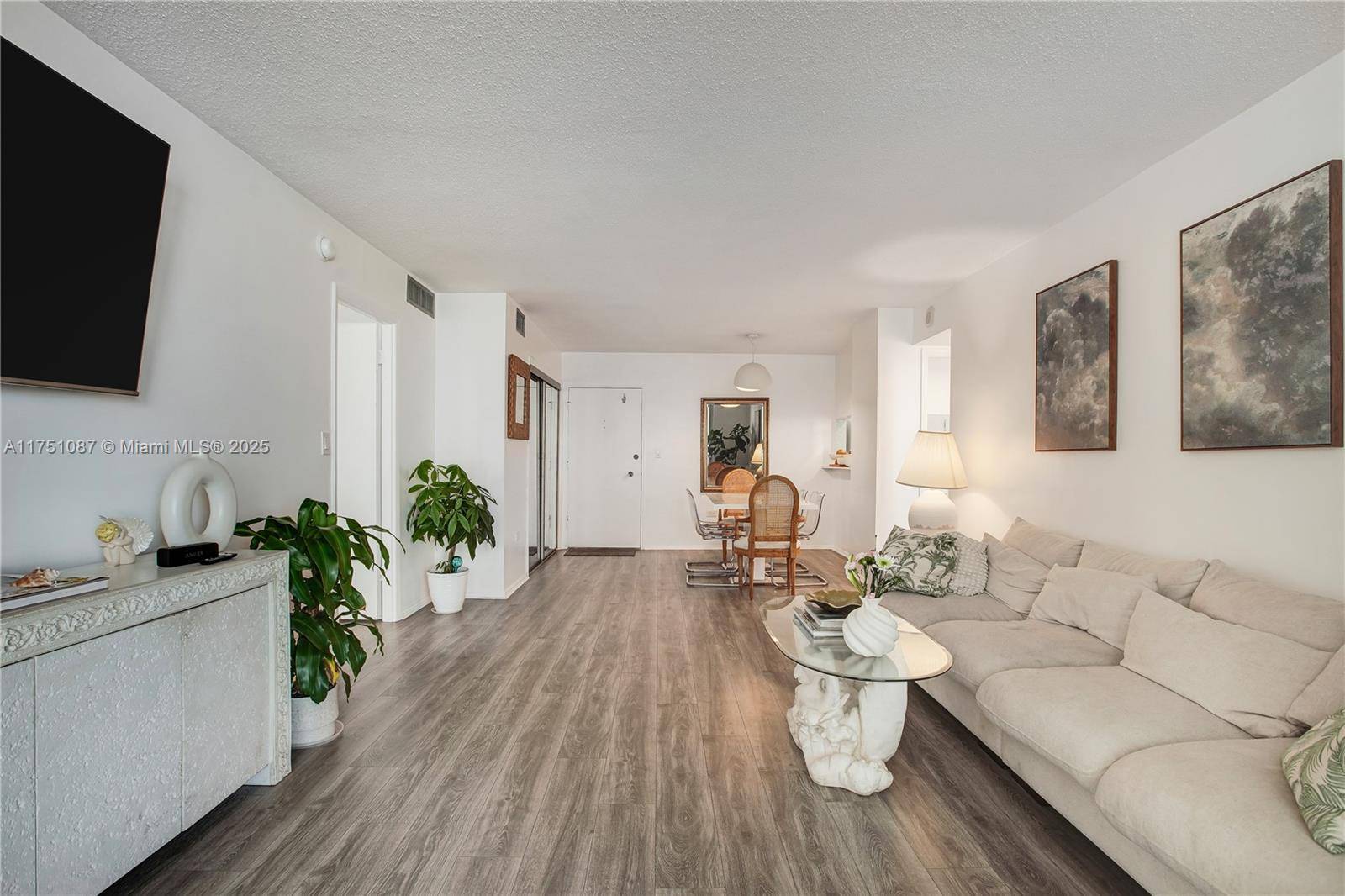 Miami Beach, FL 33140,5555 Collins Ave #7B