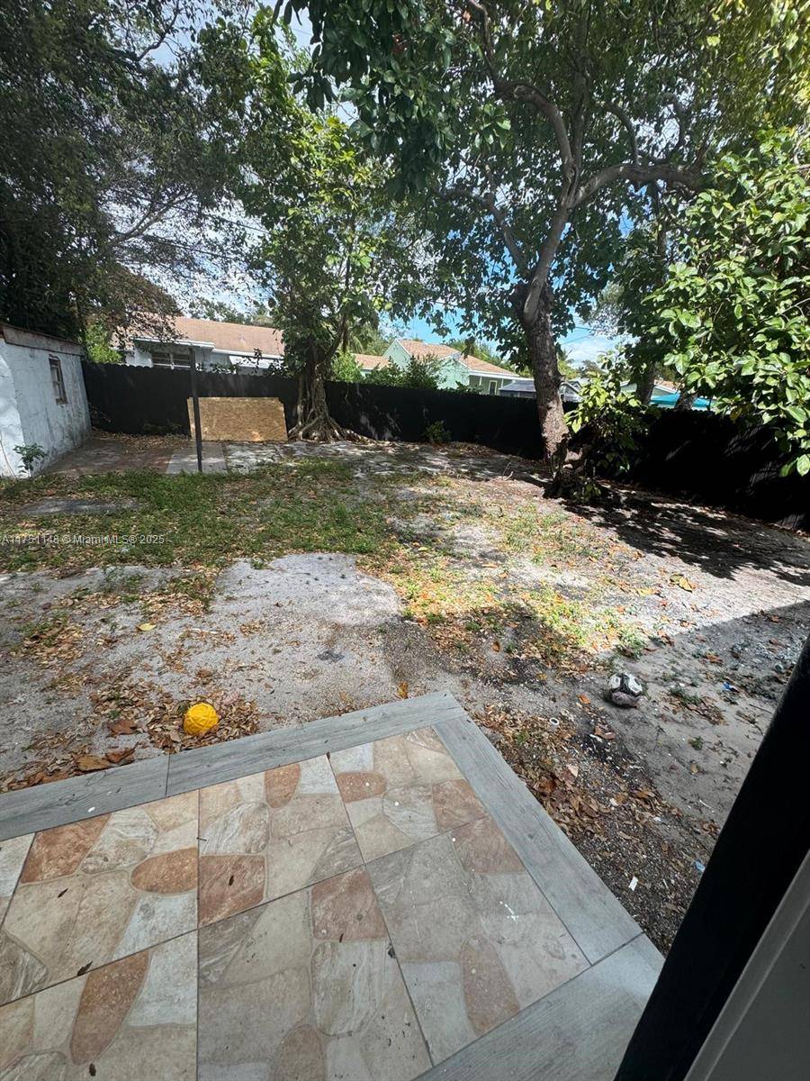Miami, FL 33150,833 NW 75th St