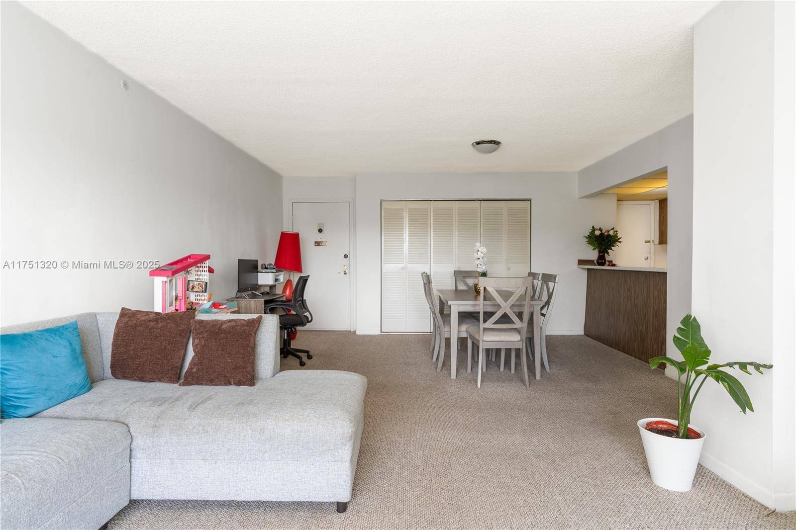 Miami, FL 33172,8889 Fontainebleau Blvd #309