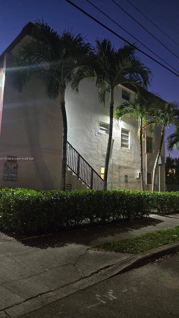 Hialeah, FL 33010,1000 W 28th St #2