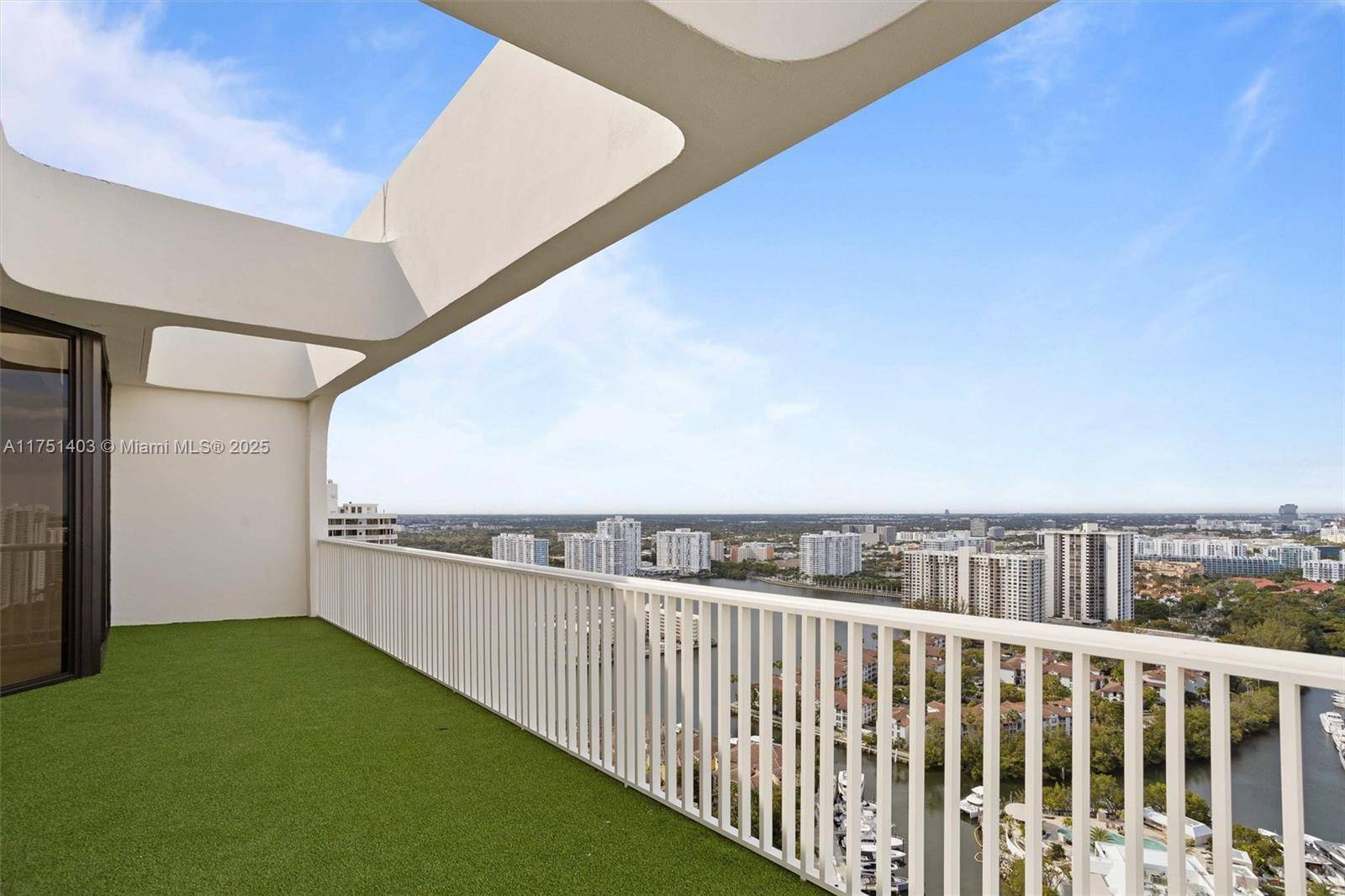 Aventura, FL 33160,2000 Island Blvd #PH-5