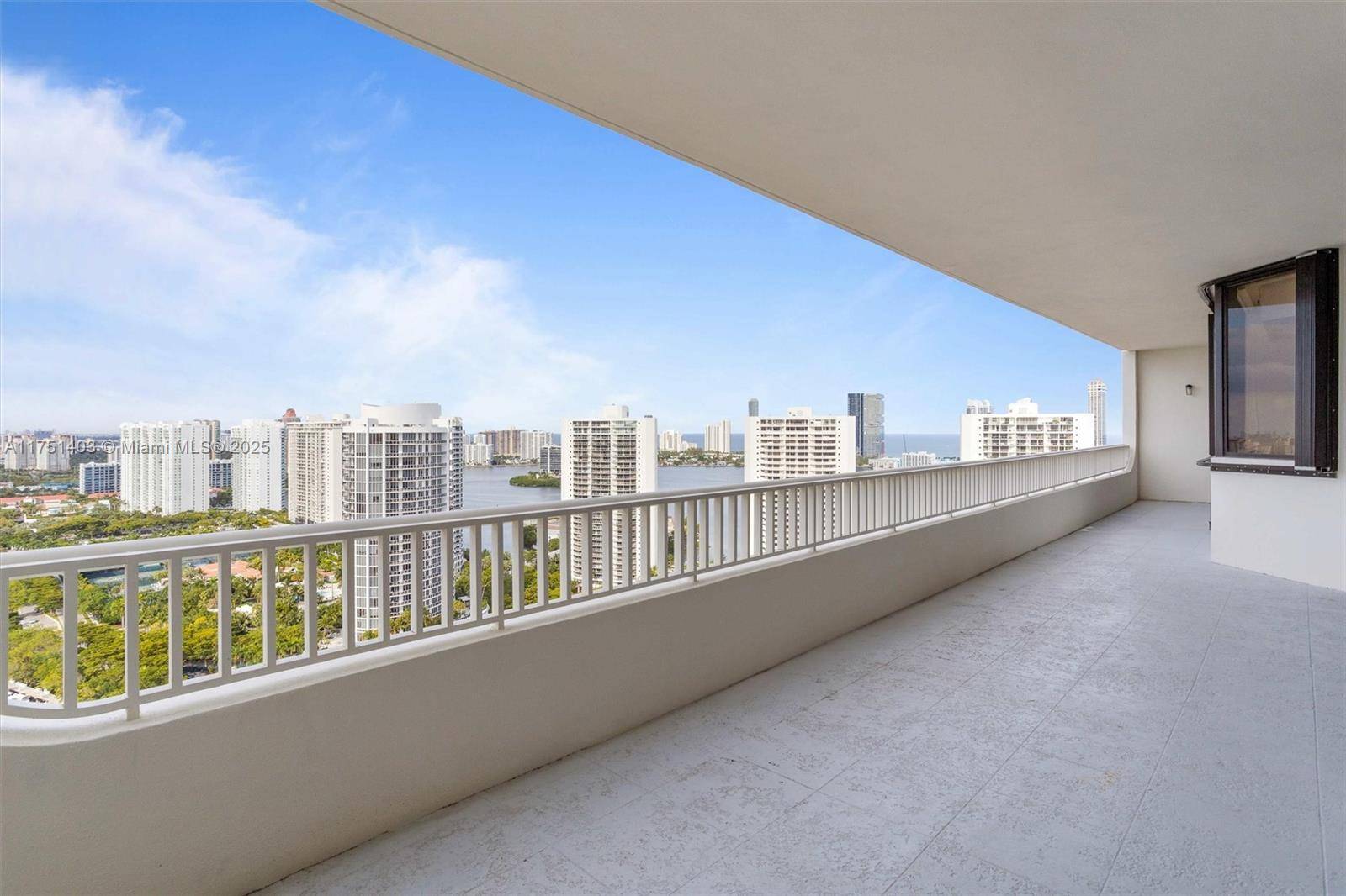 Aventura, FL 33160,2000 Island Blvd #PH-5