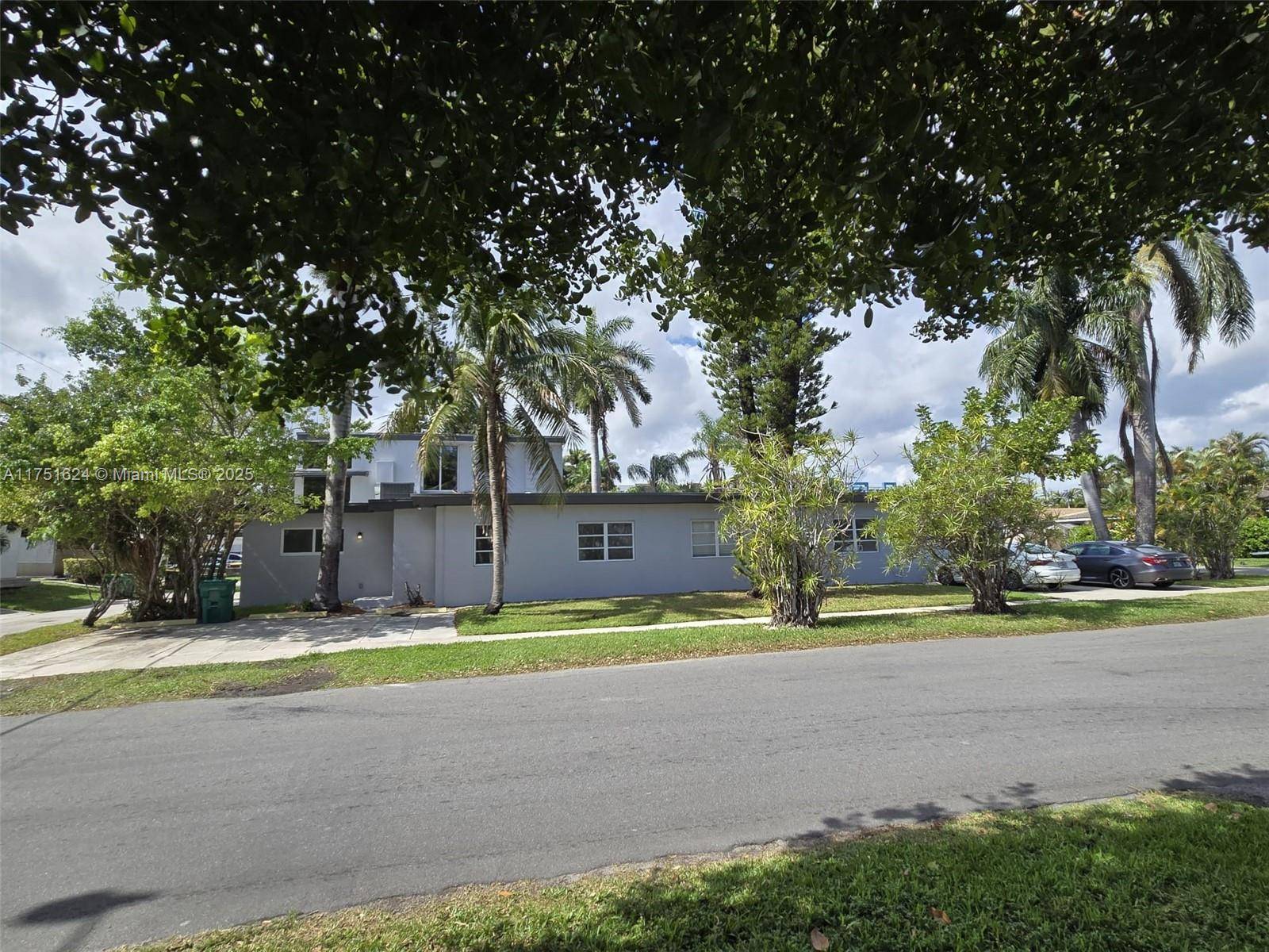 Dania Beach, FL 33004,250 SE Park St #1-6