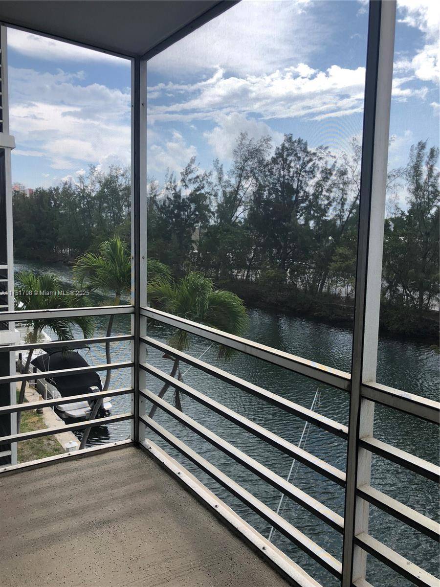 North Miami Beach, FL 33160,3660 NE 166th St #305
