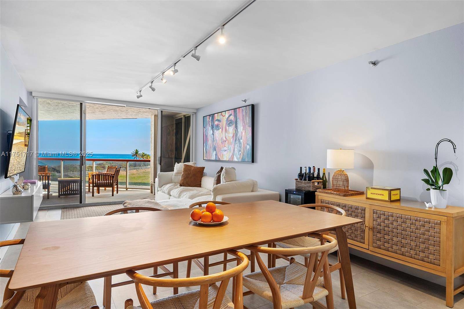 Miami Beach, FL 33141,6767 Collins Ave #302