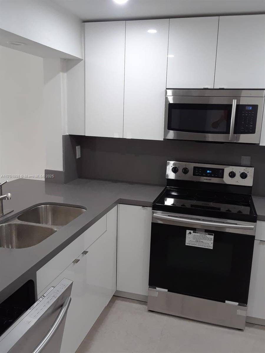 Miami, FL 33179,20850 San Simeon Way #103-5