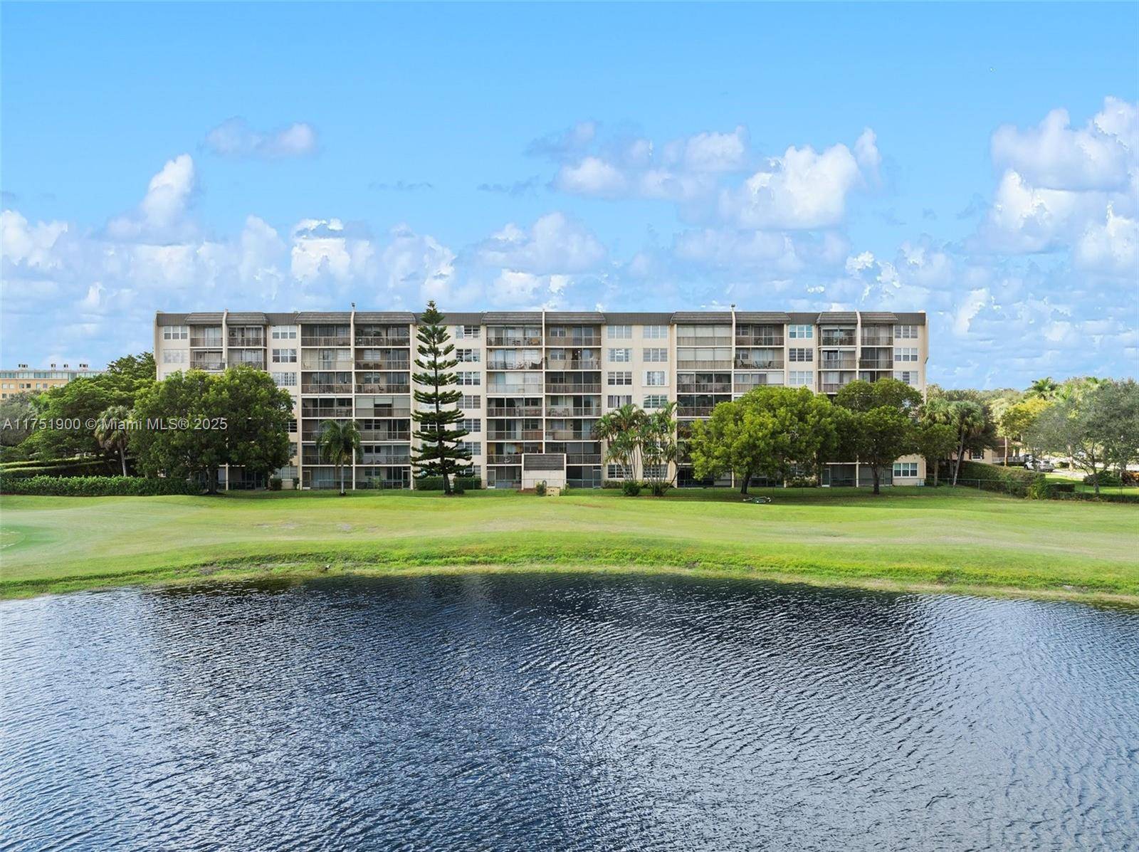 Davie, FL 33328,3300 W Rolling Hills Cir #605