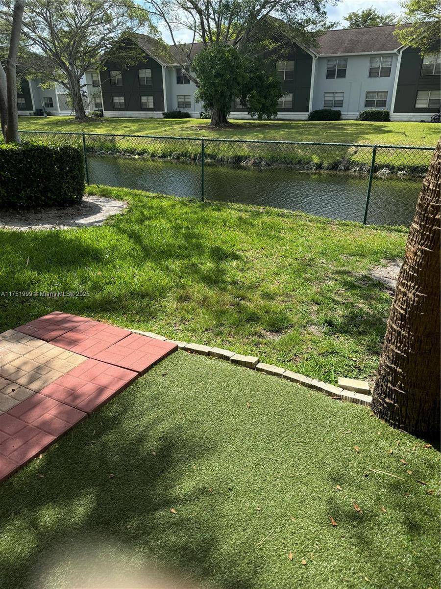 Pembroke Pines, FL 33024,7900 NW 6th St #102