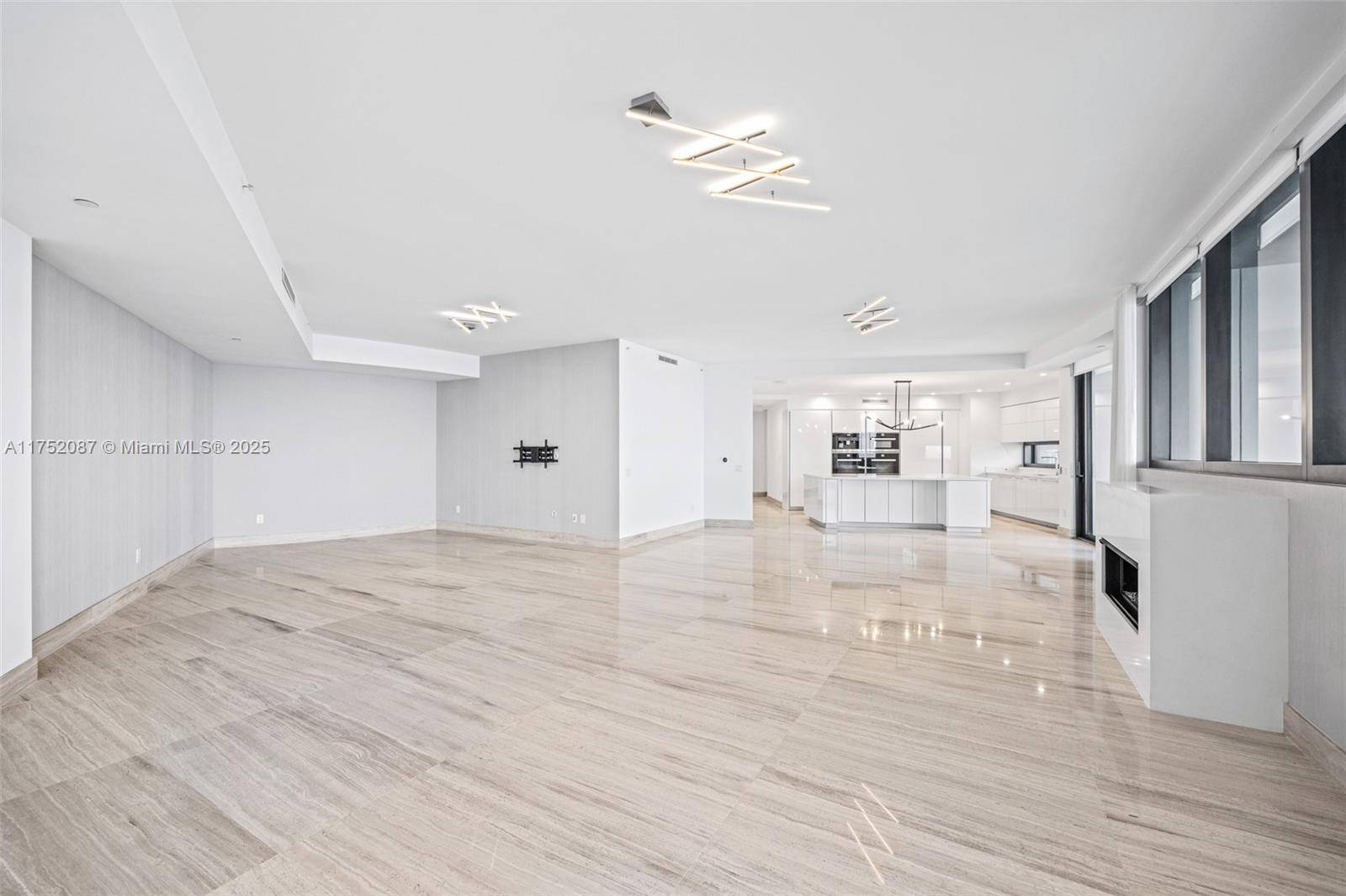 Sunny Isles Beach, FL 33160,18555 Collins Ave #2305