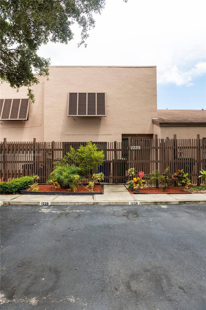 Pembroke Pines, FL 33026,1239 NW 122nd Ter