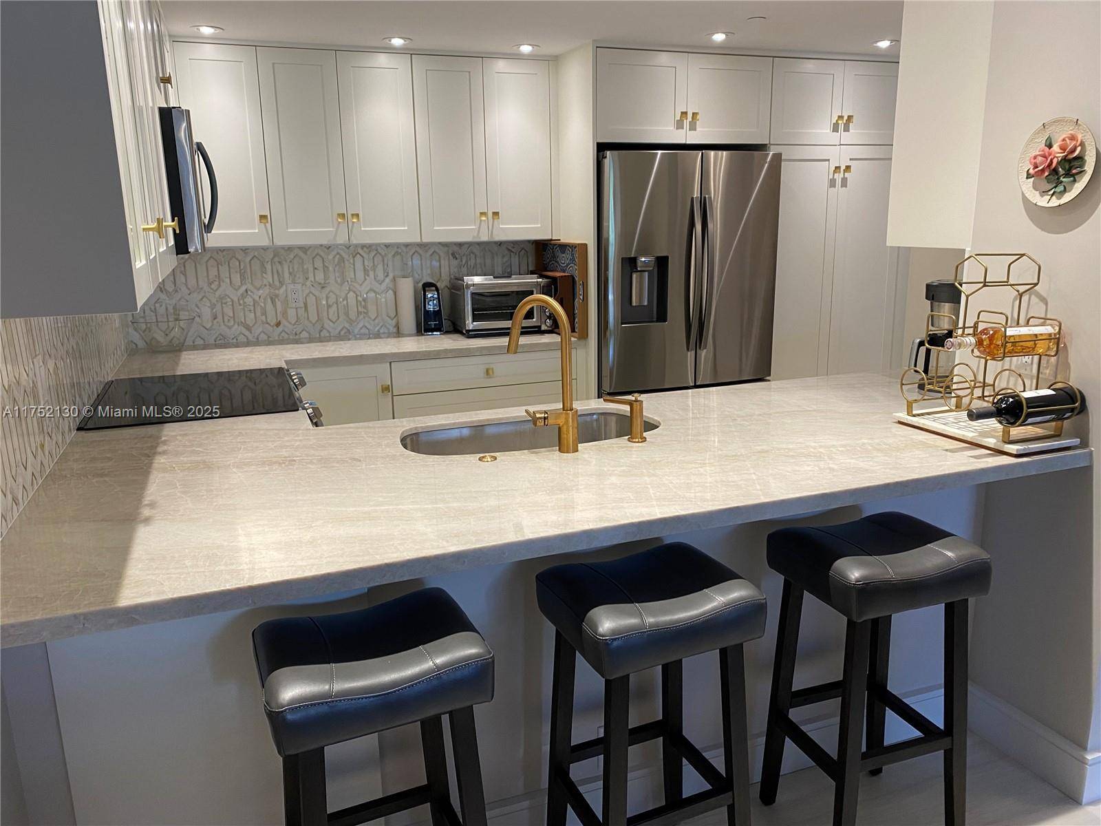Key Biscayne, FL 33149,170 Ocean Lane Dr #307