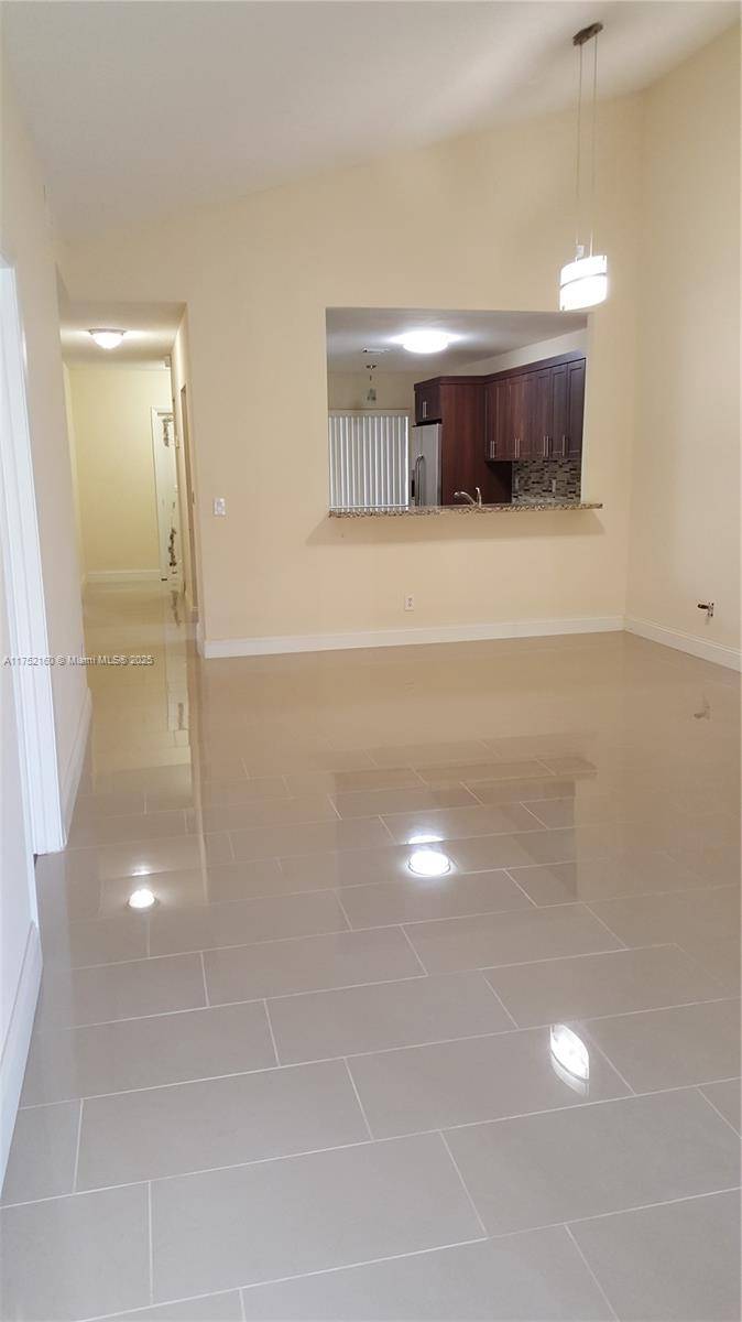 Weston, FL 33326,453 Lakeview Dr #4