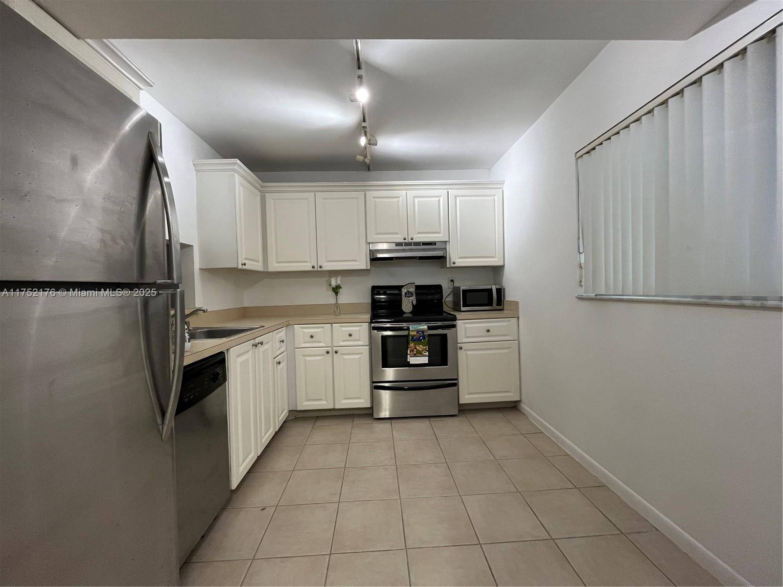 Plantation, FL 33324,701 N Pine Island Rd #202