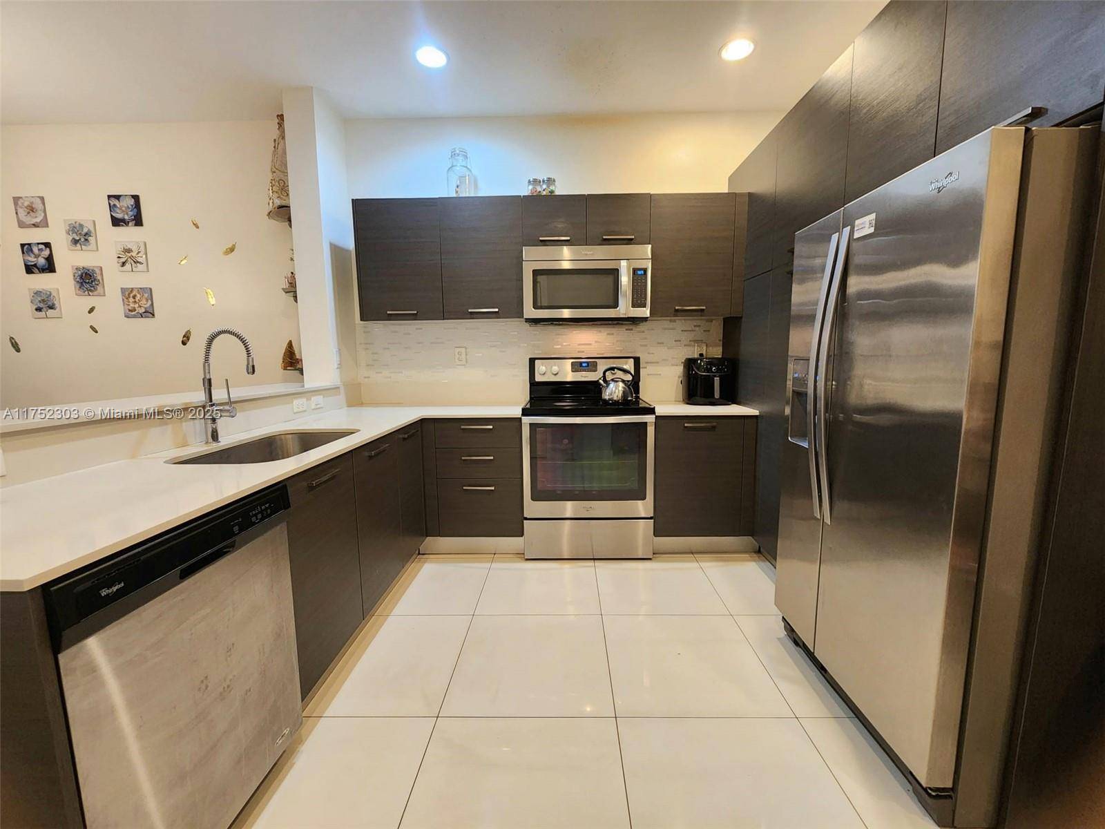Lauderhill, FL 33311,3518 NW 13th St #3518