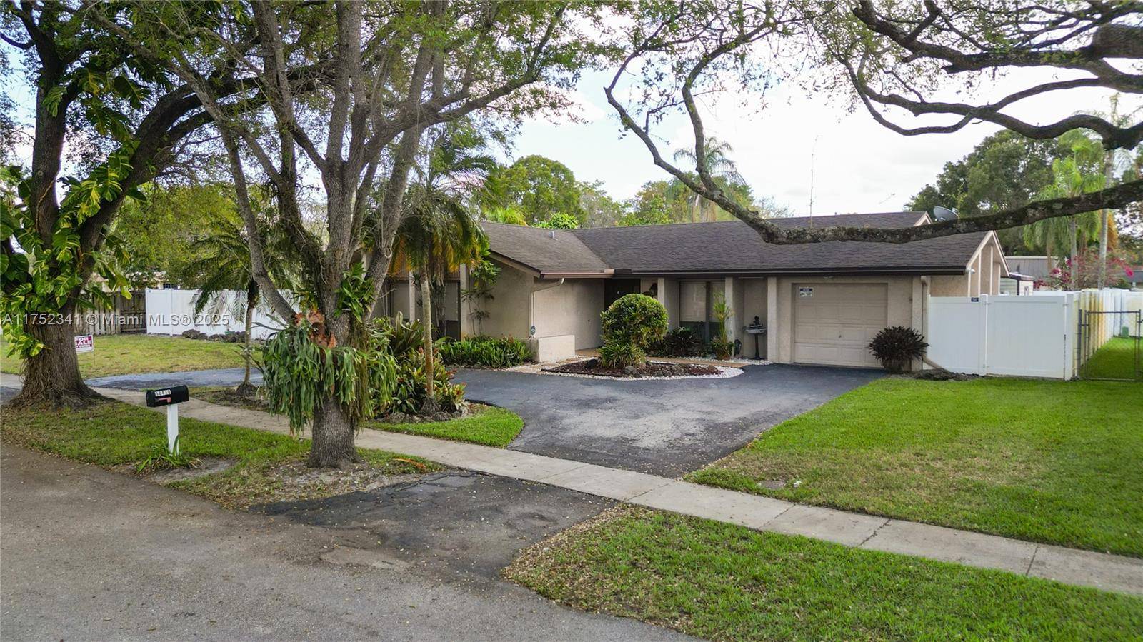 Cooper City, FL 33328,10410 SW 50th Pl