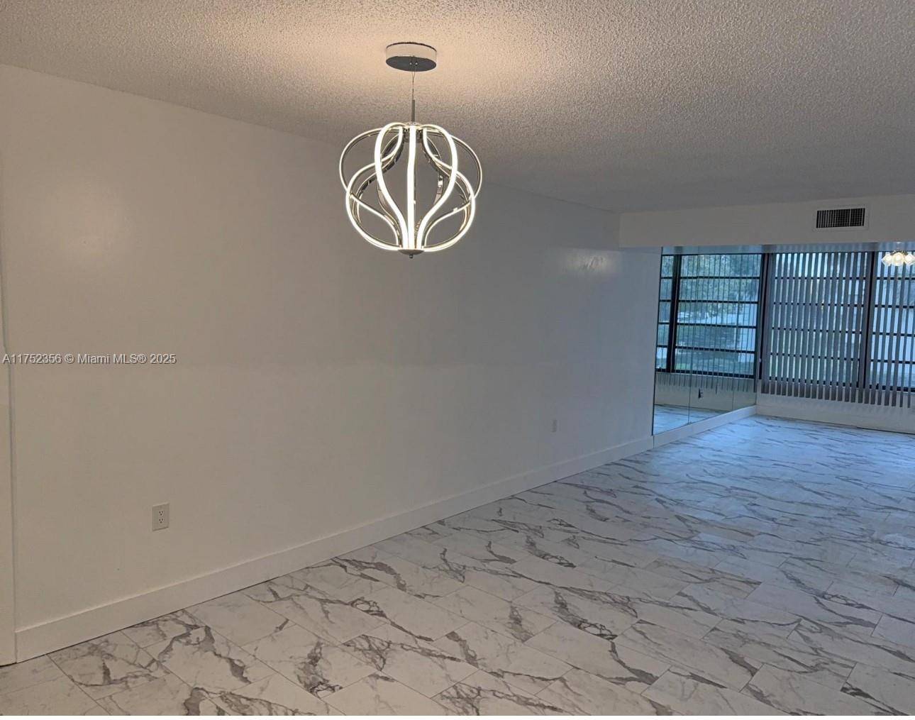 West Palm Beach, FL 33401,3526 Whitehall Dr #206