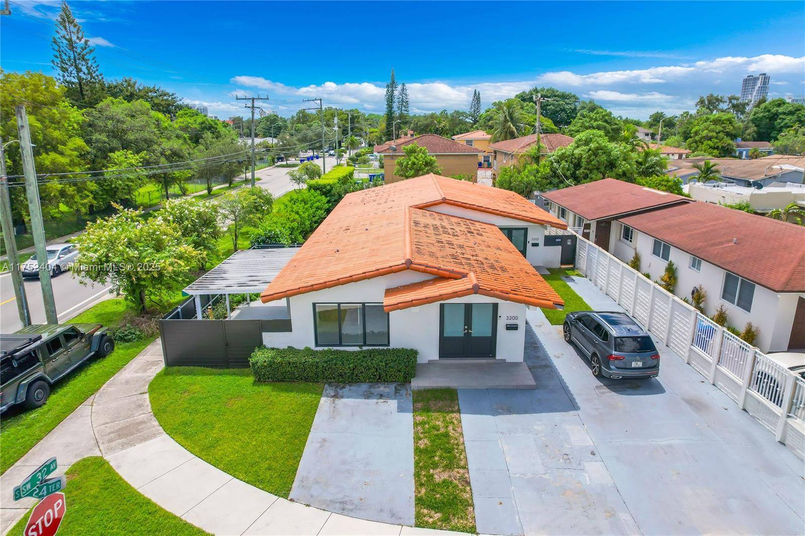 Miami, FL 33145,3200 SW 24th Ter #3200