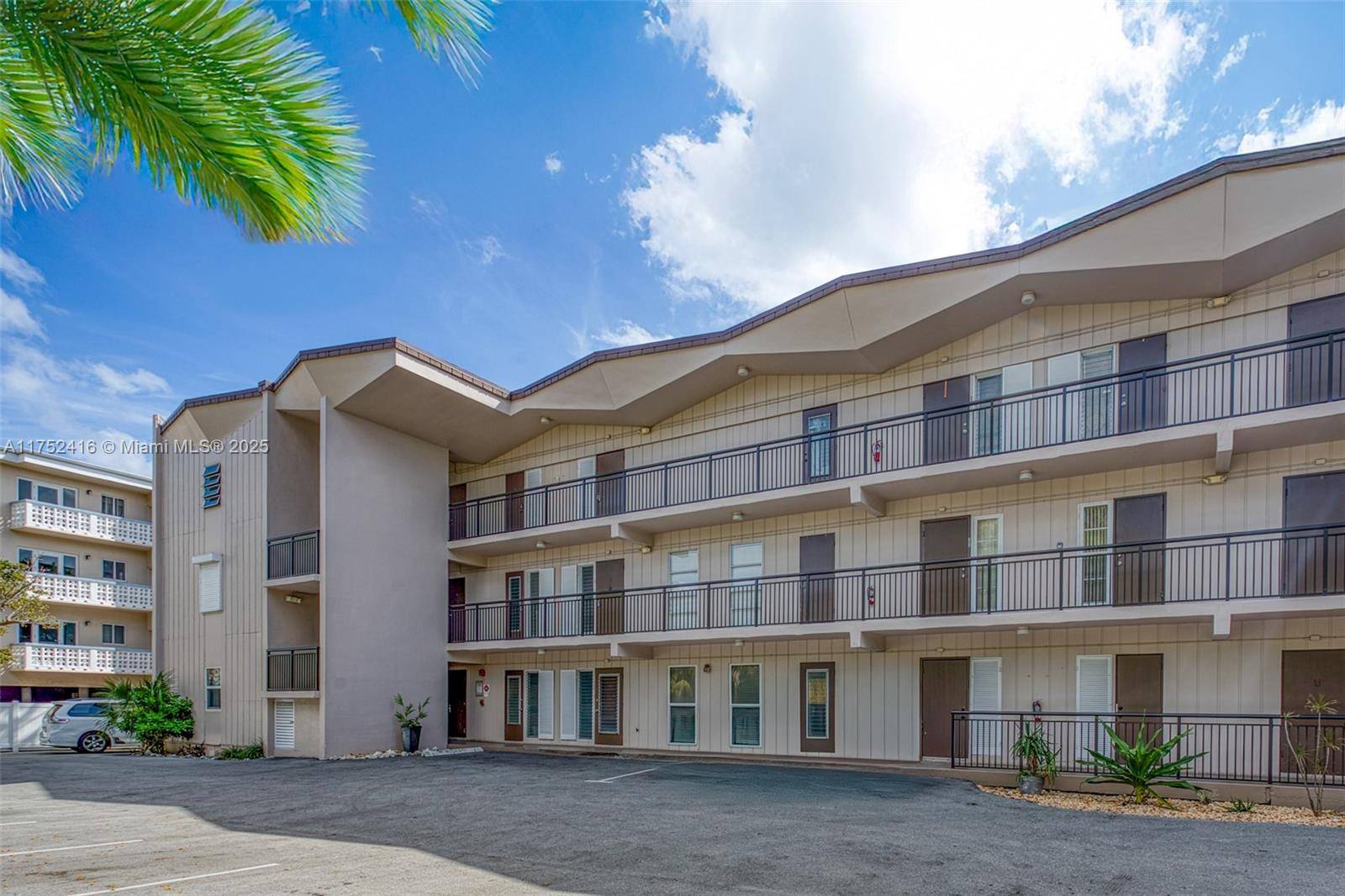 Lauderdale By The Sea, FL 33062,1967 S Ocean Blvd #202