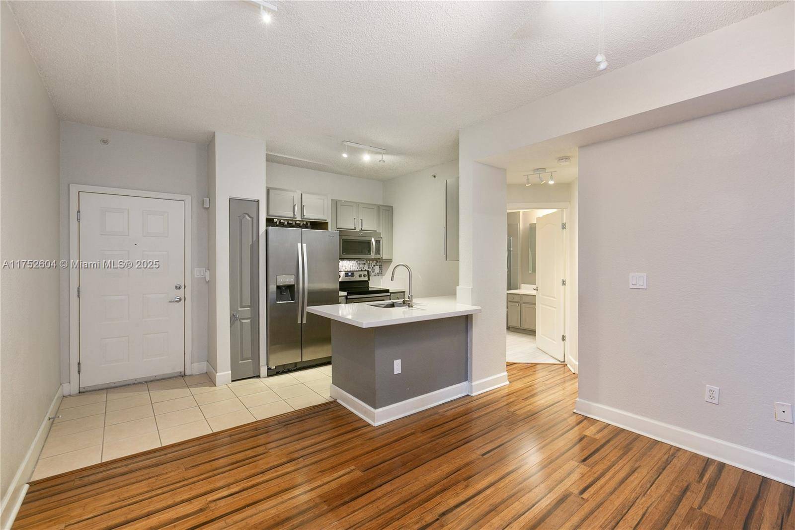 South Miami, FL 33143,6001 SW 70th St #219