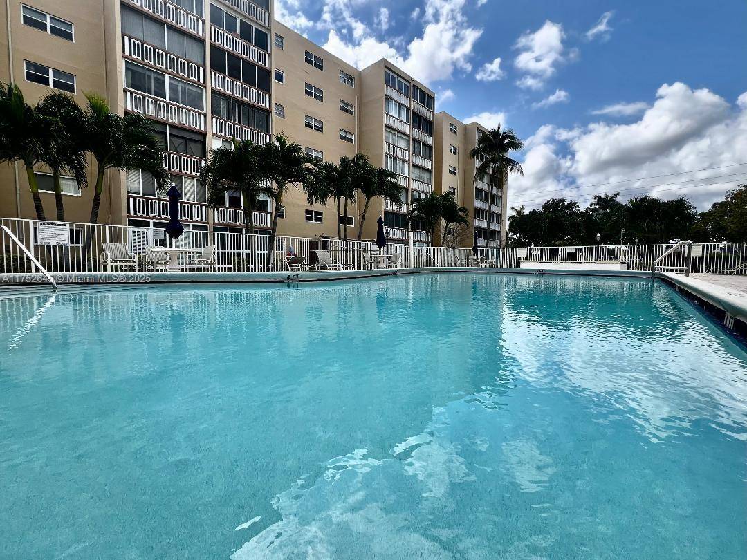Hallandale Beach, FL 33009,609 NE 14th Ave #704